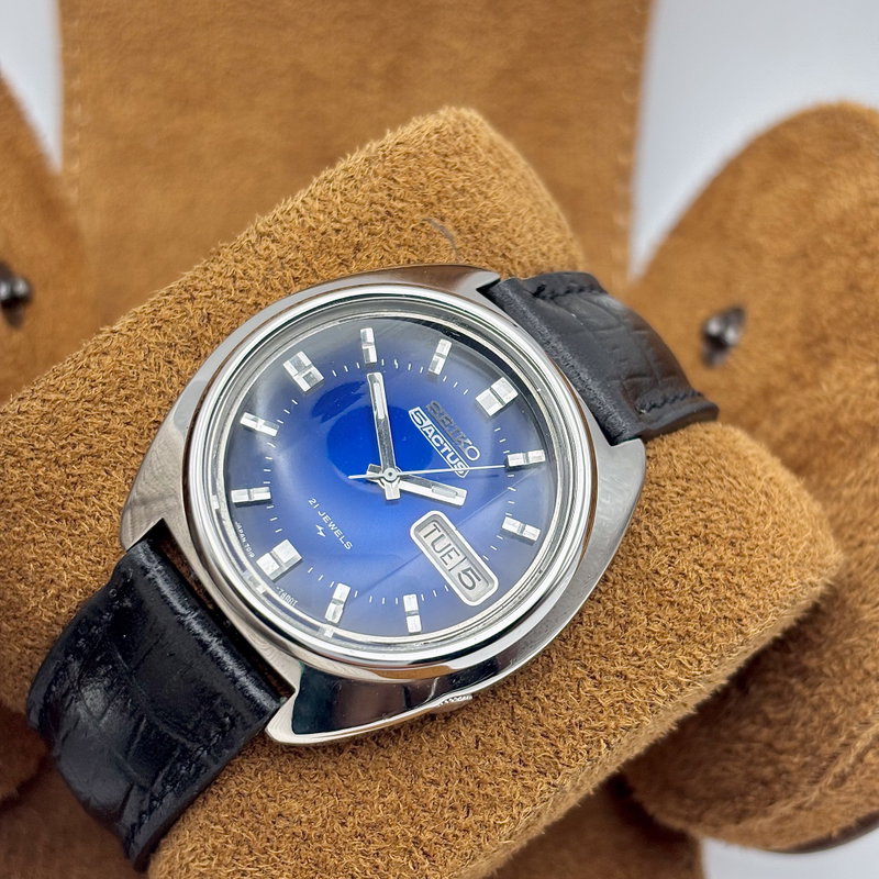 Seiko Seiko - Actus "Blue Sunburst" [Near-Mint] 光跡 (Kōseki) – Trace of Light - No Reserve Price - 7019-7350 - Men - 1975 vintage watch - image 2