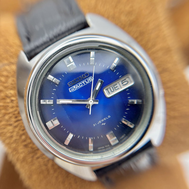 Seiko Seiko - Actus "Blue Sunburst" [Near-Mint] 光跡 (Kōseki) – Trace of Light - No Reserve Price - 7019-7350 - Men - 1975 vintage watch - image 5