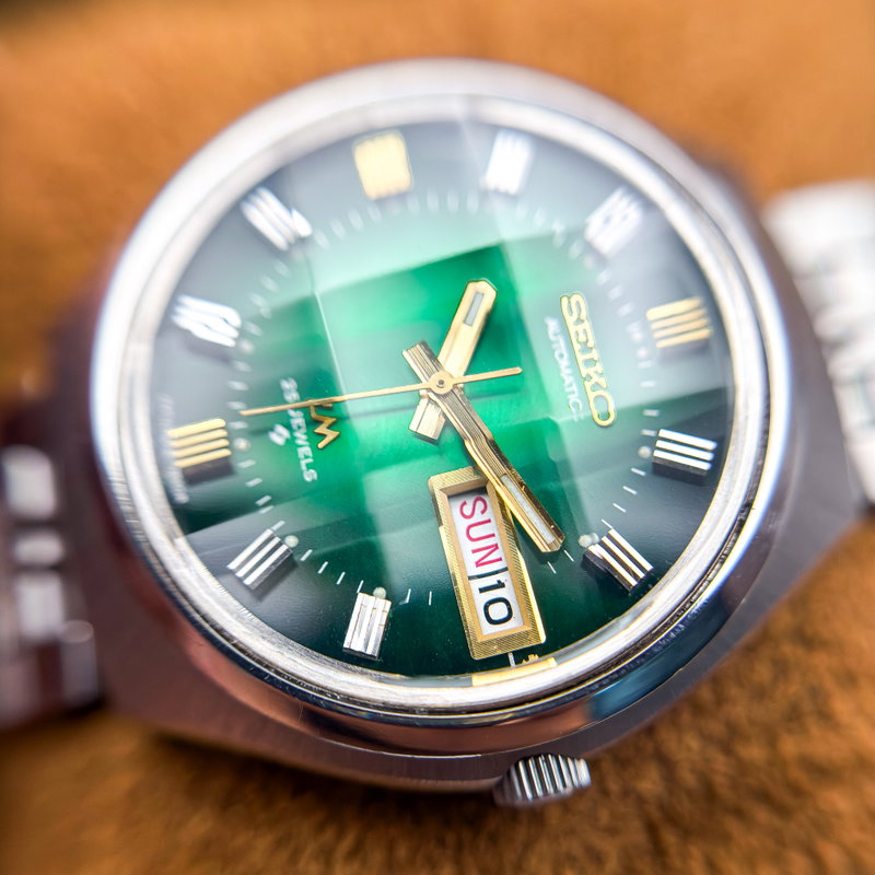 Seiko Seiko - LM "Gradient Emerald Green Sunburst" [Near-Mint] 褪影 (Tai’ei) – Faded Shadow - 5606-7310 - Men - 1973 vintage watch - image 22