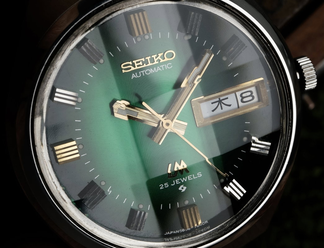Seiko Seiko - LM "Gradient Emerald Green Sunburst" [Near-Mint] 褪影 (Tai’ei) – Faded Shadow - 5606-7310 - Men - 1973 vintage watch - image 2