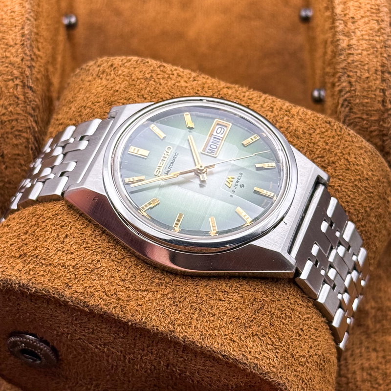 Seiko Seiko - LM "Gradient Green Sunburst" [Near-Mint] 皇光 (Kōkō) – Imperial Light - 5606-7310 - Men - 1975 vintage watch - image 18