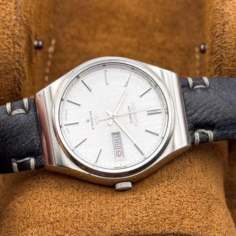 Seiko Seiko - Lord Matic [Serviced] "Linen dial" 結光 (Kekkō) – Connected Light - No reserve price - 5606-8090 - Men - 1975 vintage watch - image 1