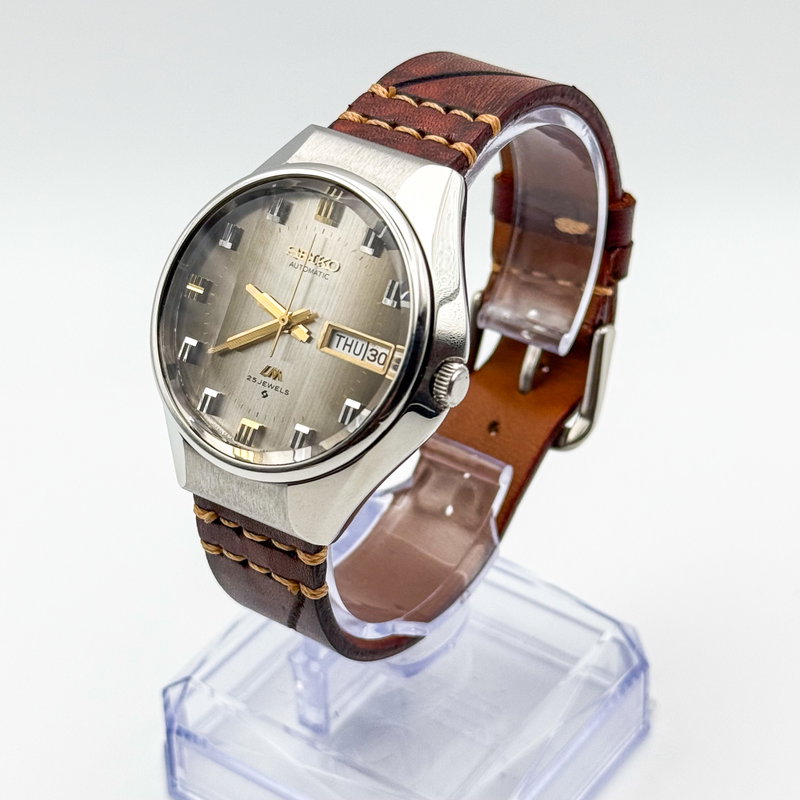 Seiko Seiko - Lord Matic "Gradient Charcoal Grey Sunburst" 晶紋 – Shōmon – Crystal Pattern - No reserve price - 5606-7290 - Men - 1974 vintage watch - image 2