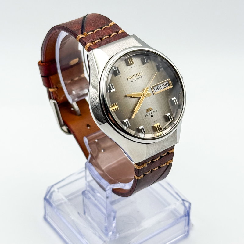 Seiko Seiko - Lord Matic "Gradient Charcoal Grey Sunburst" 晶紋 – Shōmon – Crystal Pattern - No reserve price - 5606-7290 - Men - 1974 vintage watch - image 4