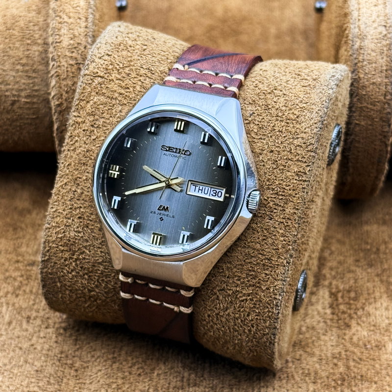 Seiko Seiko - Lord Matic "Gradient Charcoal Grey Sunburst" 晶紋 – Shōmon – Crystal Pattern - No reserve price - 5606-7290 - Men - 1974 vintage watch - image 12