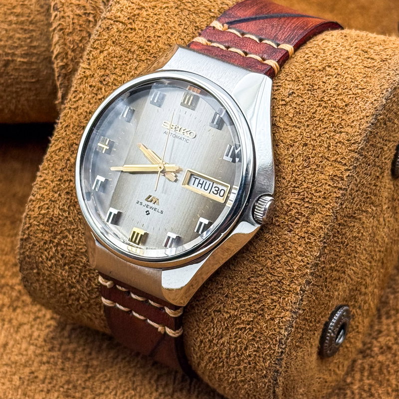Seiko Seiko - Lord Matic "Gradient Charcoal Grey Sunburst" 晶紋 – Shōmon – Crystal Pattern - No reserve price - 5606-7290 - Men - 1974 vintage watch - image 17
