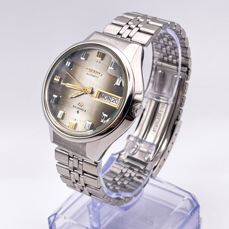 Seiko Seiko - Lord Matic "Gradient Charcoal Grey Sunburst" [Near-Mint] 深山 (Miyama) – Deep Mountain - 5606-7290 - Men - 1973 vintage watch - image 3
