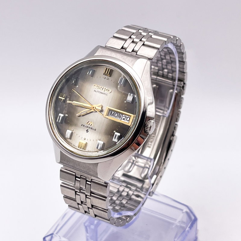 Seiko Seiko - Lord Matic "Gradient Charcoal Grey Sunburst" [Near-Mint] 深山 (Miyama) – Deep Mountain - 5606-7290 - Men - 1973 vintage watch - image 9