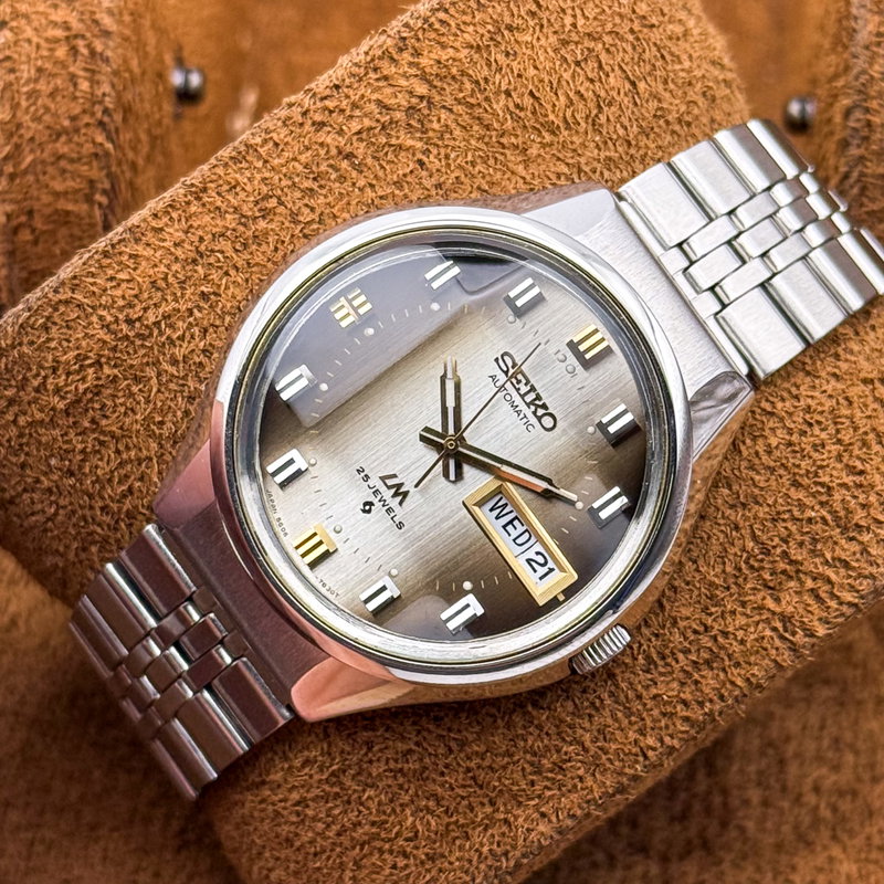 Seiko Seiko - Lord Matic "Gradient Charcoal Grey Sunburst" [Near-Mint] 深山 (Miyama) – Deep Mountain - 5606-7290 - Men - 1973 vintage watch - image 15