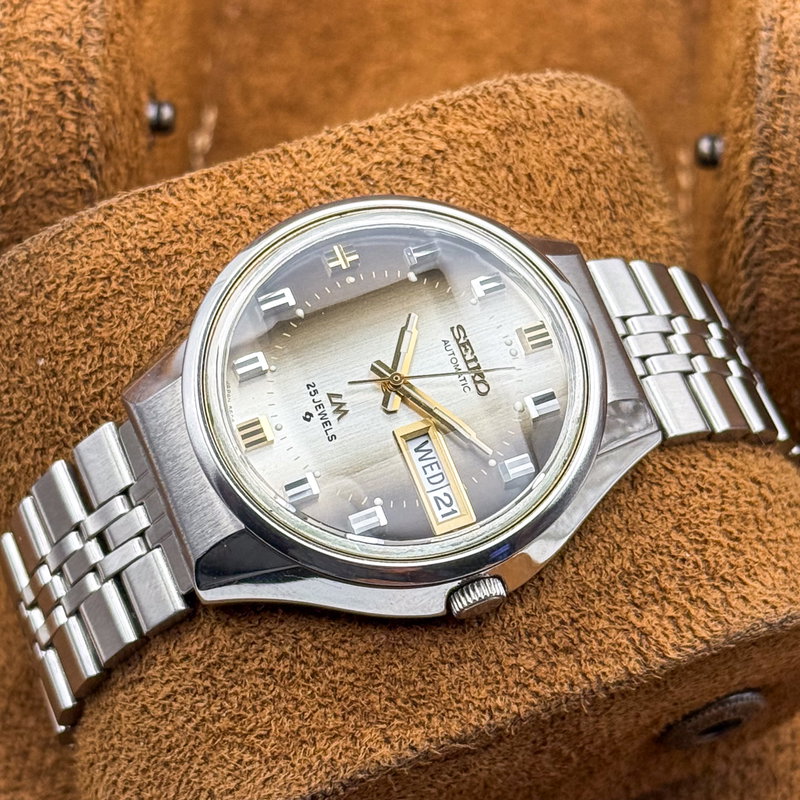 Seiko Seiko - Lord Matic "Gradient Charcoal Grey Sunburst" [Near-Mint] 深山 (Miyama) – Deep Mountain - 5606-7290 - Men - 1973 vintage watch - image 16