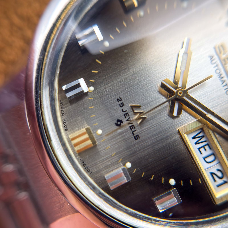 Seiko Seiko - Lord Matic "Gradient Charcoal Grey Sunburst" [Near-Mint] 深山 (Miyama) – Deep Mountain - 5606-7290 - Men - 1973 vintage watch - image 19