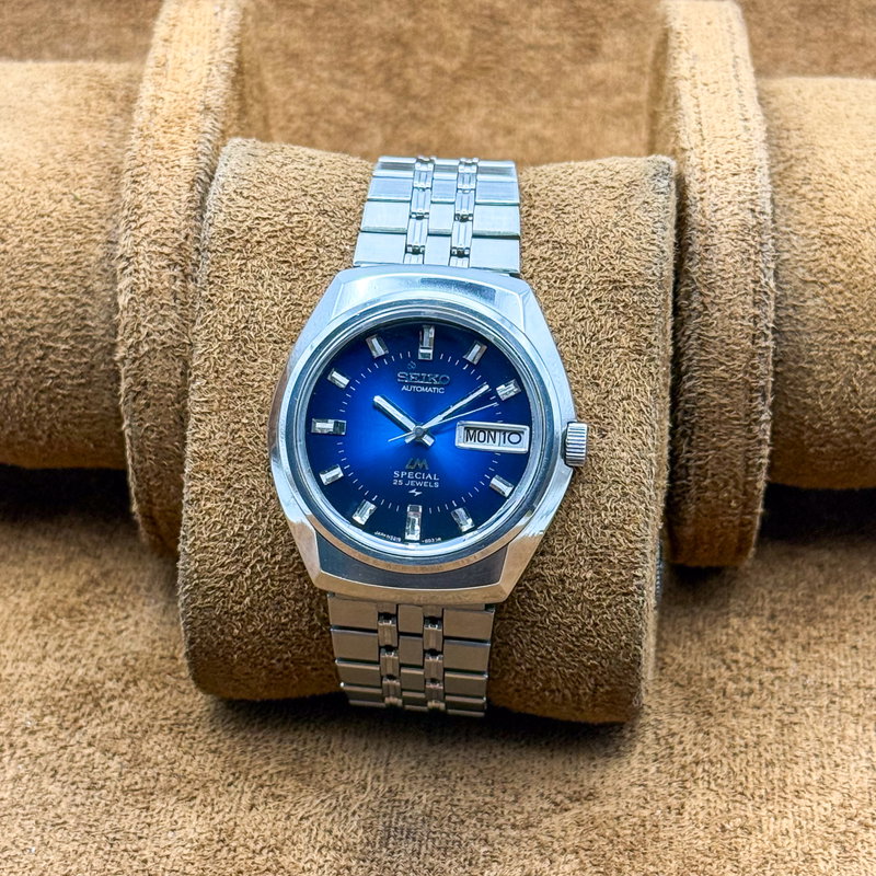 Seiko Seiko - Lord Matic Special "Gradient Deep Blue Sunburst" 青嵐 (Ao Arashi) – Blue Storm - 5216-6020 - Men - 1974 vintage watch - image 2