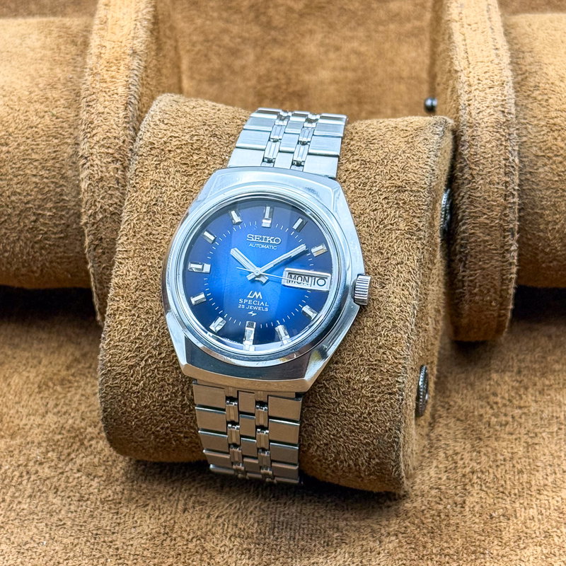 Seiko Seiko - Lord Matic Special "Gradient Deep Blue Sunburst" 青嵐 (Ao Arashi) – Blue Storm - 5216-6020 - Men - 1974 vintage watch - image 3