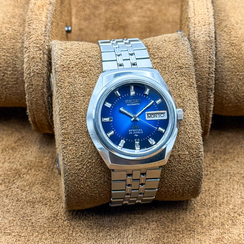 Seiko Seiko - Lord Matic Special "Gradient Deep Blue Sunburst" 青嵐 (Ao Arashi) – Blue Storm - 5216-6020 - Men - 1974 vintage watch - image 4