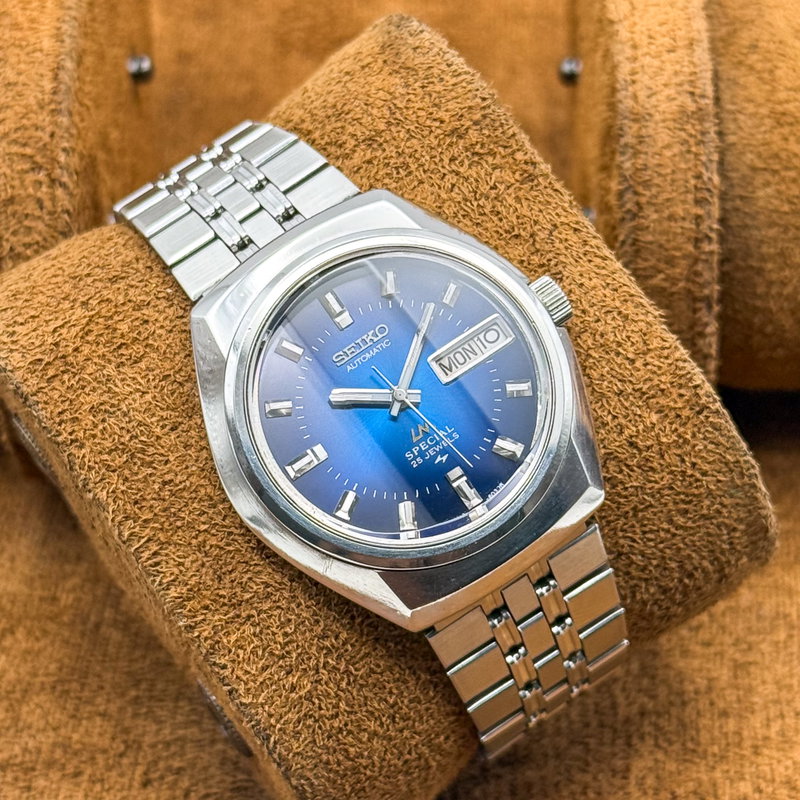 Seiko Seiko - Lord Matic Special "Gradient Deep Blue Sunburst" 青嵐 (Ao Arashi) – Blue Storm - 5216-6020 - Men - 1974 vintage watch - image 5