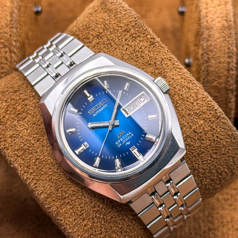 Seiko Seiko - Lord Matic Special "Gradient Deep Blue Sunburst" 青嵐 (Ao Arashi) – Blue Storm - 5216-6020 - Men - 1974 vintage watch - image 6