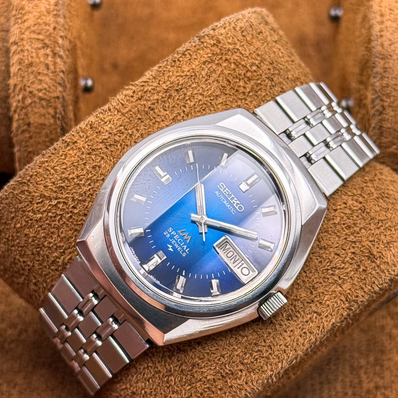 Seiko Seiko - Lord Matic Special "Gradient Deep Blue Sunburst" 青嵐 (Ao Arashi) – Blue Storm - 5216-6020 - Men - 1974 vintage watch - image 7