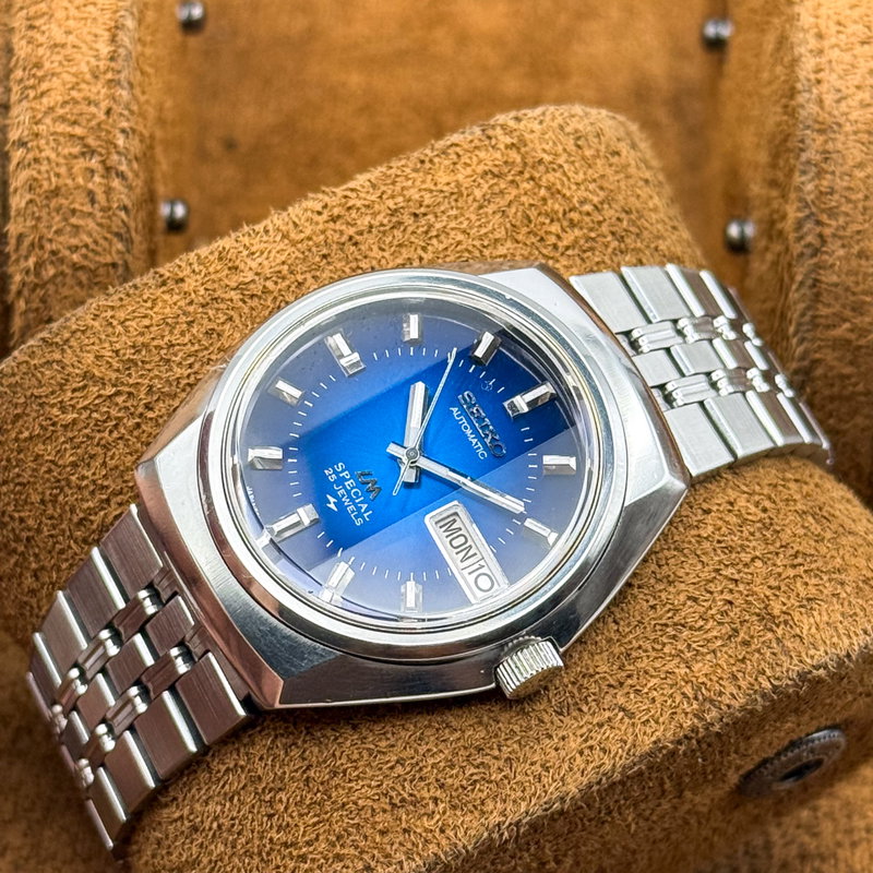Seiko Seiko - Lord Matic Special "Gradient Deep Blue Sunburst" 青嵐 (Ao Arashi) – Blue Storm - 5216-6020 - Men - 1974 vintage watch - image 8