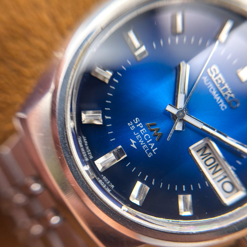 Seiko Seiko - Lord Matic Special "Gradient Deep Blue Sunburst" 青嵐 (Ao Arashi) – Blue Storm - 5216-6020 - Men - 1974 vintage watch - image 10