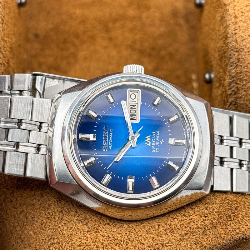 Seiko Seiko - Lord Matic Special "Gradient Deep Blue Sunburst" 青嵐 (Ao Arashi) – Blue Storm - 5216-6020 - Men - 1974 vintage watch - image 13