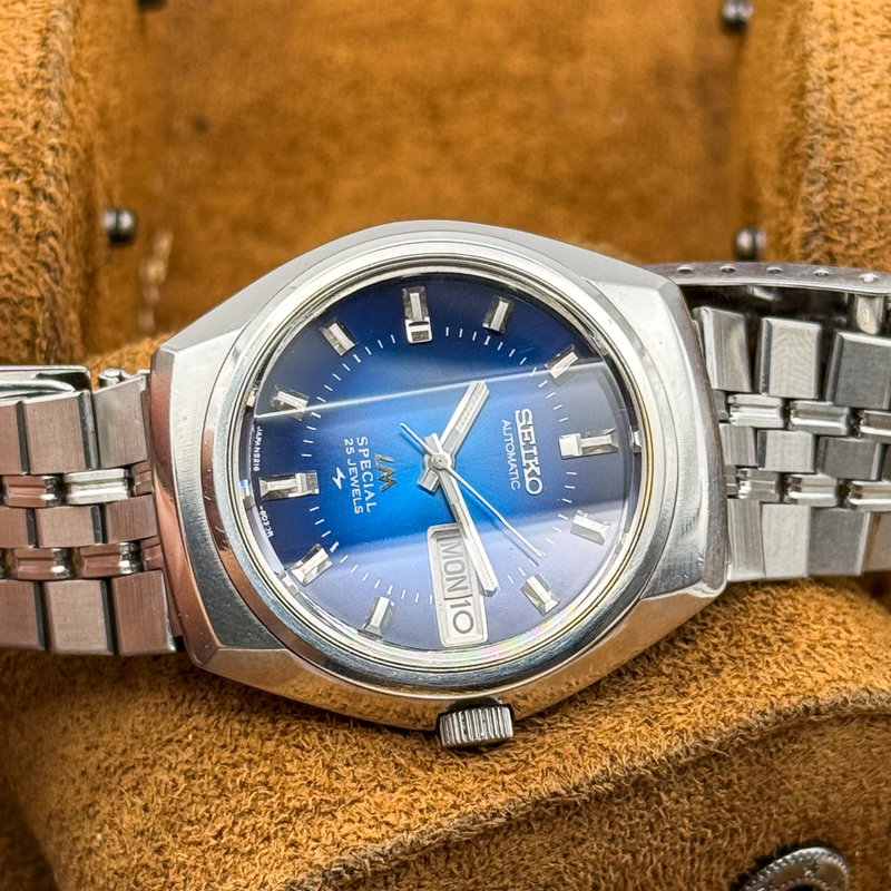 Seiko Seiko - Lord Matic Special "Gradient Deep Blue Sunburst" 青嵐 (Ao Arashi) – Blue Storm - 5216-6020 - Men - 1974 vintage watch - image 16