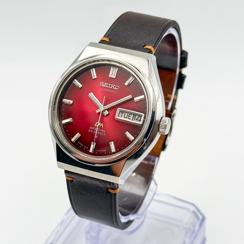 Seiko Seiko - Lord Matic Special "Gradient Red Sunburst" 真跡 (Shinseki) – True Trace - No reserve price - 5216-7070 - Men - 1975 vintage watch - image 1