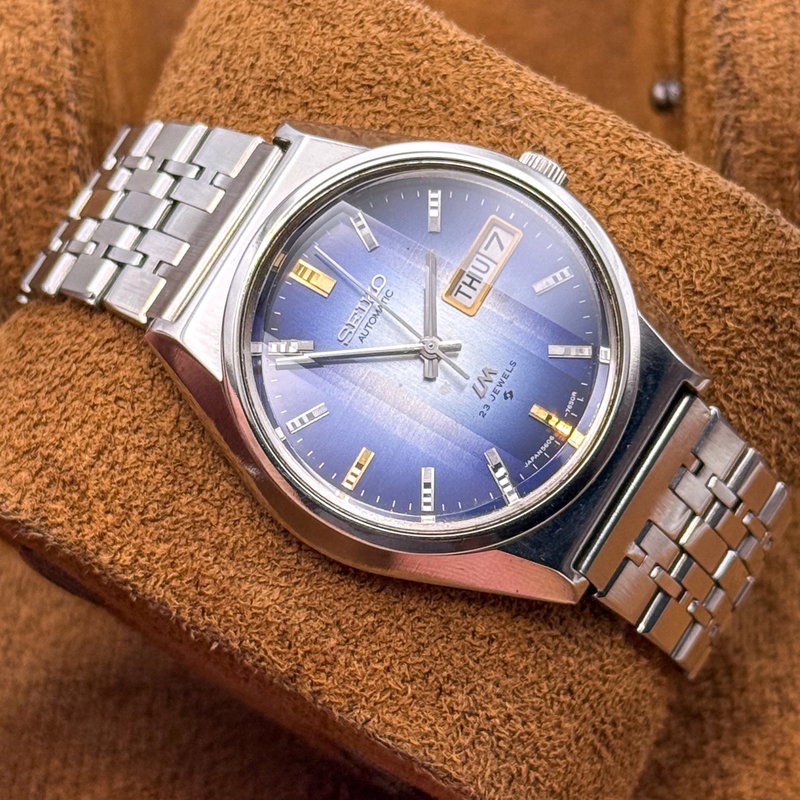 Seiko Seiko - LM "Gradient Blue Sunburst" 光波 (Kōha) – Waves of Light - No reserve price - 5606-7310 - Men - 1974 vintage watch - image 1