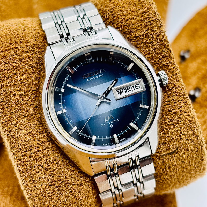 Seiko Seiko - Lord Matic "Gradient Blue Sunburst" 論紋 (Ronmon) – Pattern of Logic - No reserve price - 5606-7231 - Men - 1973 vintage watch - image 1