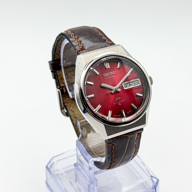 Seiko Seiko - LM "Gradient Vivid Red" 軌影 (Kiei) – Orbital Shadow - No reserve price - 5606-8061 - Men - 1975 vintage watch - image 1