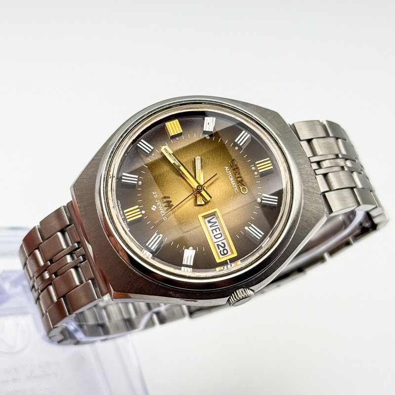 Seiko Seiko - Lord Matic "Gradient Golden Sunburst" 光波 (Kōha) – Waves of Light - 5606-7300 - Men - 1974 vintage watch - image 9