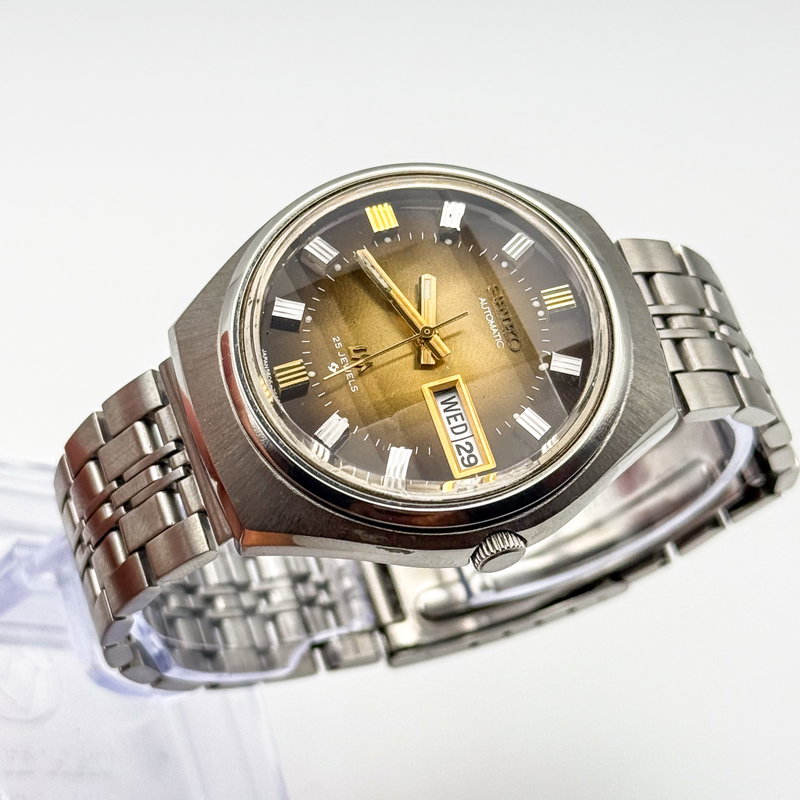 Seiko Seiko - Lord Matic "Gradient Golden Sunburst" 光波 (Kōha) – Waves of Light - 5606-7300 - Men - 1974 vintage watch - image 10