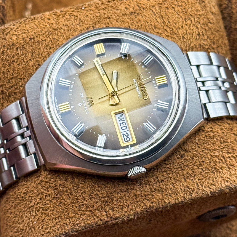 Seiko Seiko - Lord Matic "Gradient Golden Sunburst" 光波 (Kōha) – Waves of Light - 5606-7300 - Men - 1974 vintage watch - image 18