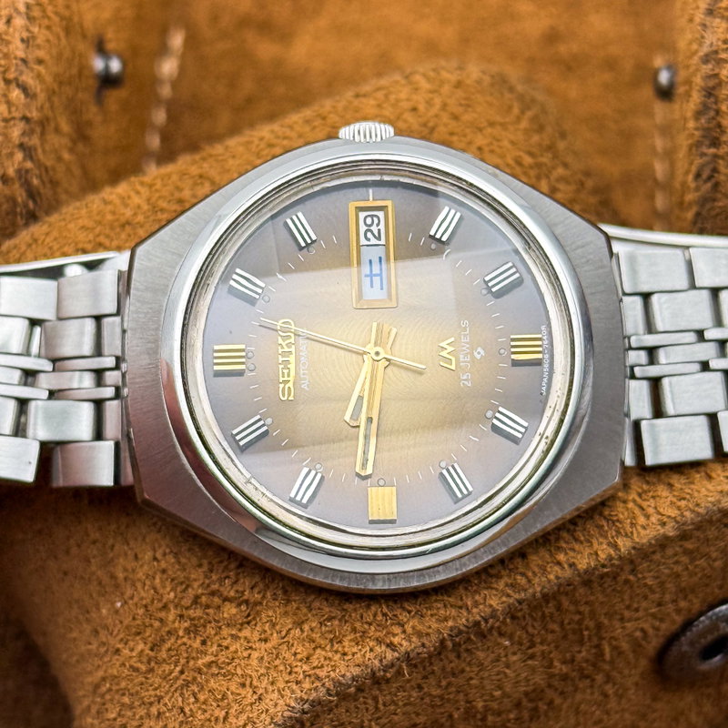 Seiko Seiko - Lord Matic "Gradient Golden Sunburst" 光波 (Kōha) – Waves of Light - 5606-7300 - Men - 1974 vintage watch - image 28
