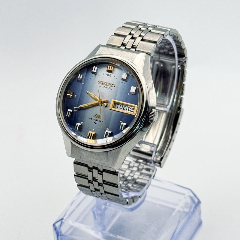 Seiko Seiko - LM "Gradient Sky Blue Sunburst" [Serviced] "Near-Mint" - 5606-7290 - Men - 1974 vintage watch - image 1