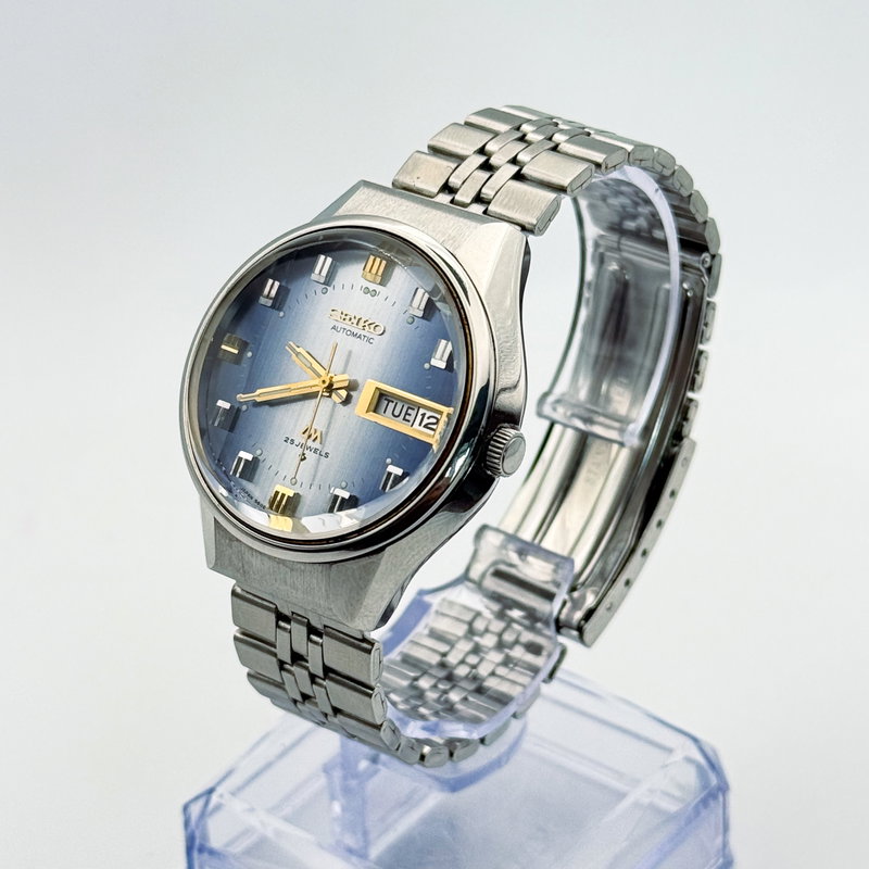 Seiko Seiko - LM "Gradient Sky Blue Sunburst" [Serviced] "Near-Mint" - 5606-7290 - Men - 1974 vintage watch - image 2