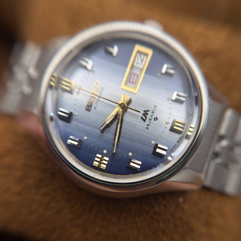 Seiko Seiko - LM "Gradient Sky Blue Sunburst" [Serviced] "Near-Mint" - 5606-7290 - Men - 1974 vintage watch - image 19