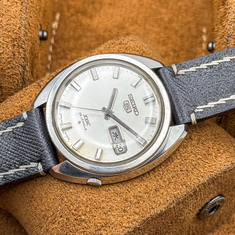 Seiko Seiko - 5 DX 静影 (Seiei) – Silent Reflection - No reserve price - 6106-8131 - Men - 1968 vintage watch - image 1