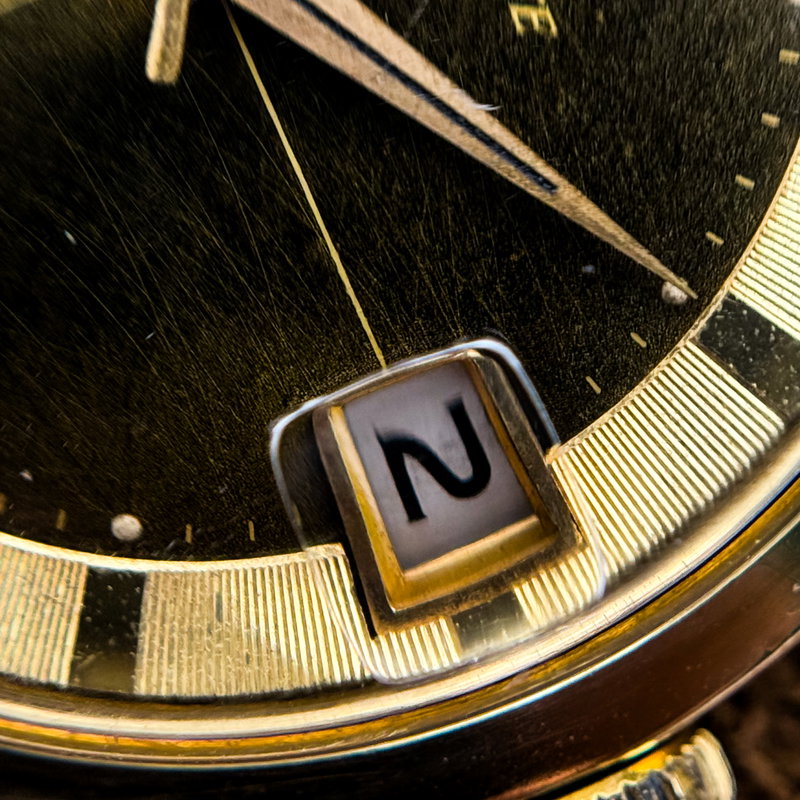 Universal Genève Universal Genève - Polerouter Date 'Tropical Dial' - 204605-3 - Hombre - 1965 vintage watch - image 16