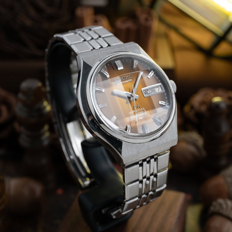 Seiko Lord Matic Special 5216-7040 (1975) - image 5
