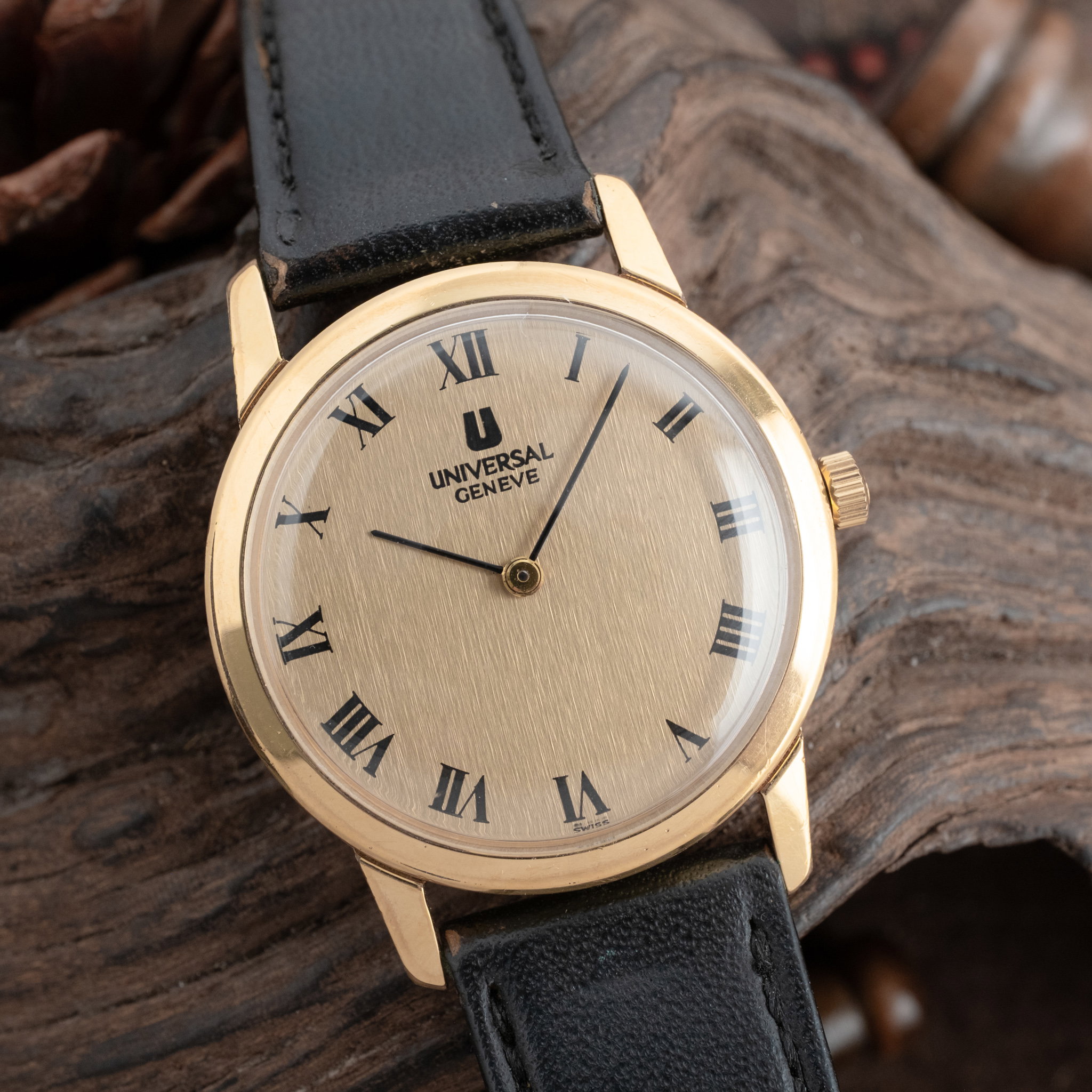 Universal Gen猫ve vintage watches